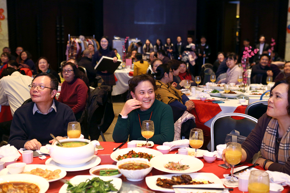 上海凡特团建聚餐，为新员工举办迎新会、生日会-VSU智能照明