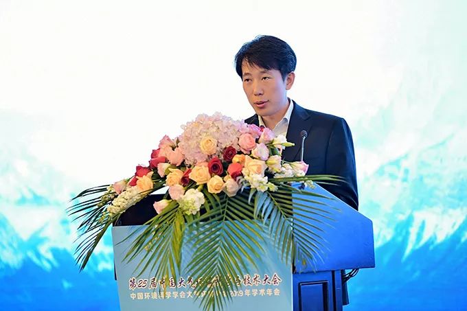 会议拍摄：生态环境部大气环境司副司长张大伟同志致辞