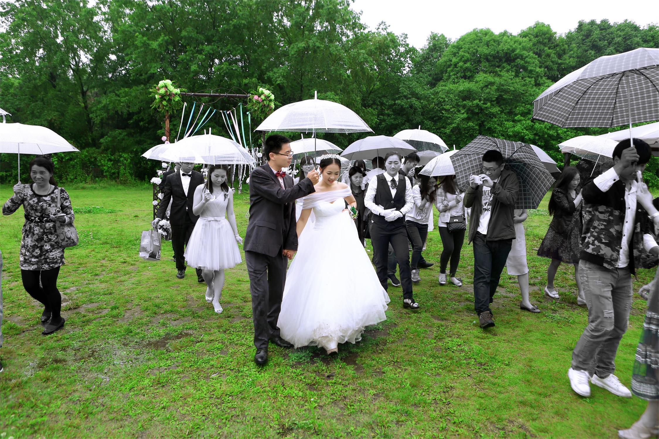 雨过天晴之后的一场户外婚礼婚礼策划：